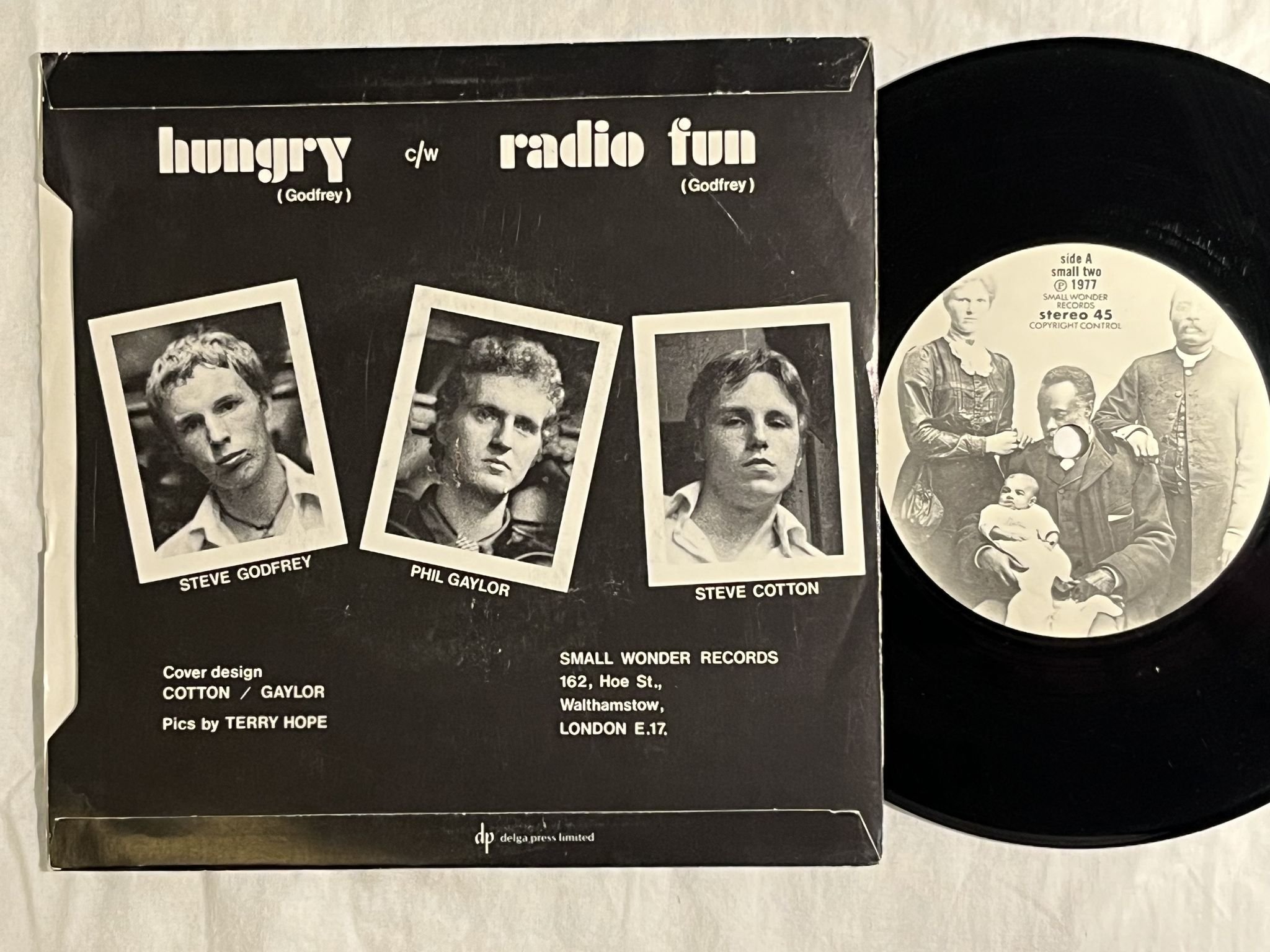Omslagsbild för skivan THE ZEROS Hungry 7" -77 UK SMALL WONDER small two ** POWERPOP **