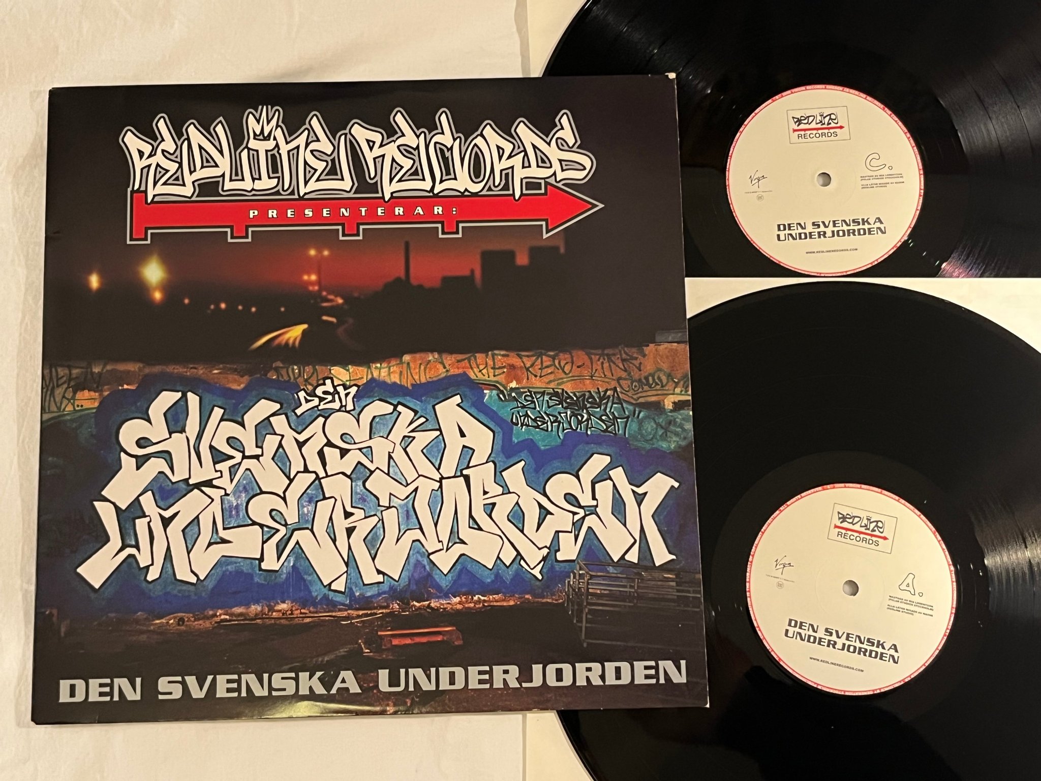 Omslagsbild för skivan VARIOUS Den Svenska Underjorden 2xLP 2000 Swe REDLINE 7243 8 493971 7 ** RARE **