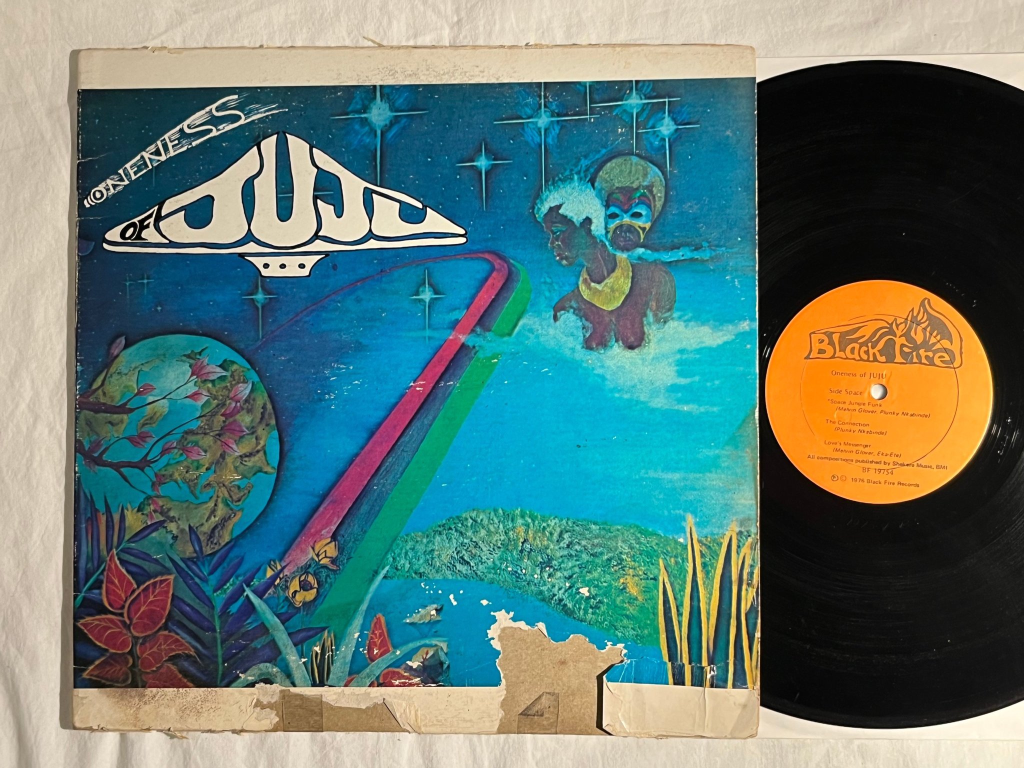 Omslagsbild för skivan ONENESS OF JUJU Space Jungle Luv LP -76 US BLACK FIRE BF 19754 * Rare SoulJazz *