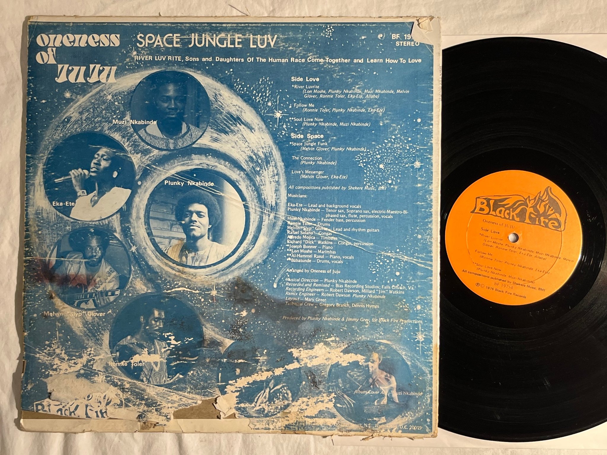 Omslagsbild för skivan ONENESS OF JUJU Space Jungle Luv LP -76 US BLACK FIRE BF 19754 * Rare SoulJazz *